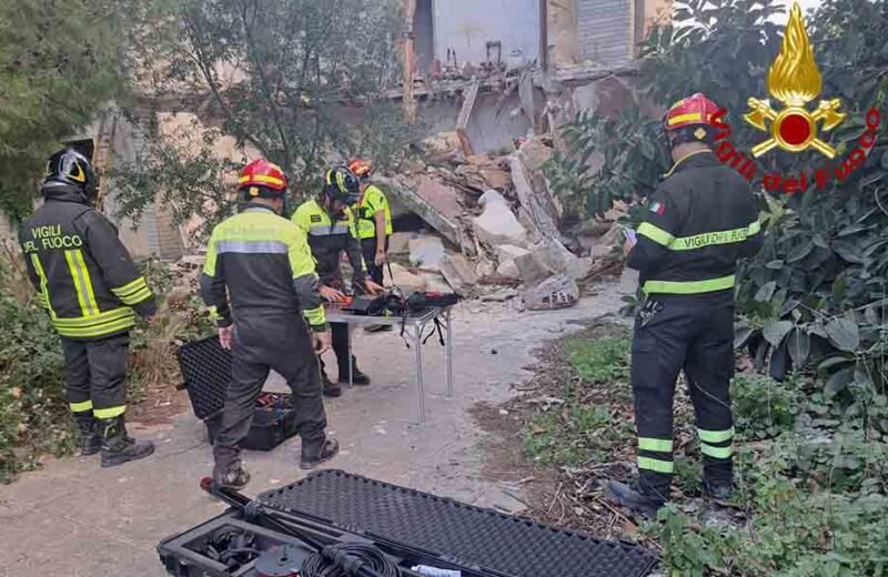 Carini, cede un edificio di due piani per fortuna disabitato