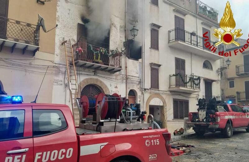 Incendio in una abitazione a Montelepre soccorso dai sanitari uno degli occupanti