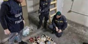 Scoperto a Palermo dalla Finanza arsenale di armi e munizioni, un arresto