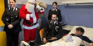 Il Natale in corsia dei carabinieri per portare doni ai piccoli pazienti